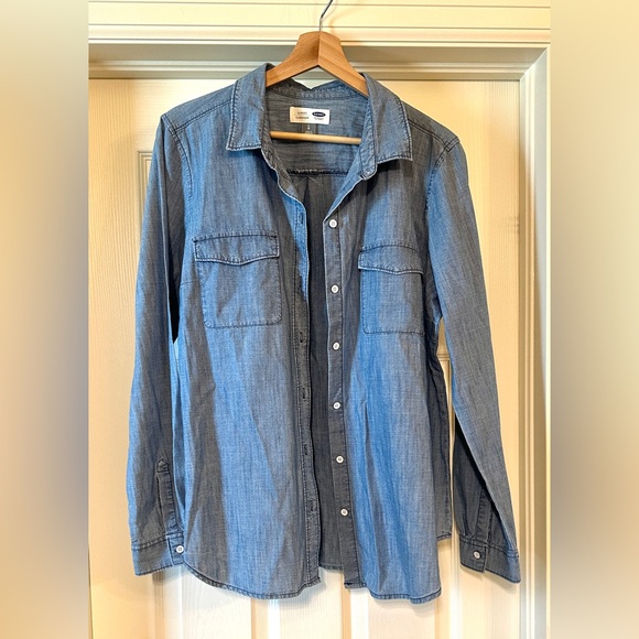 Old Navy Classic denim button up shirt - Picture 2 of 8